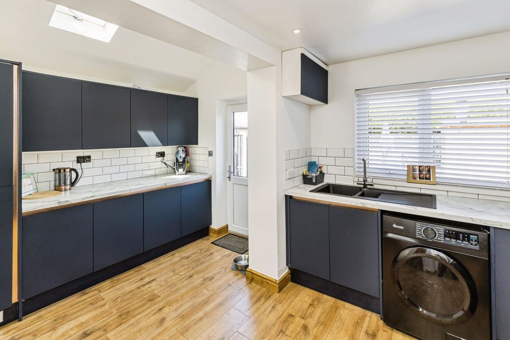 Property photo 3 of 14 Kitchen