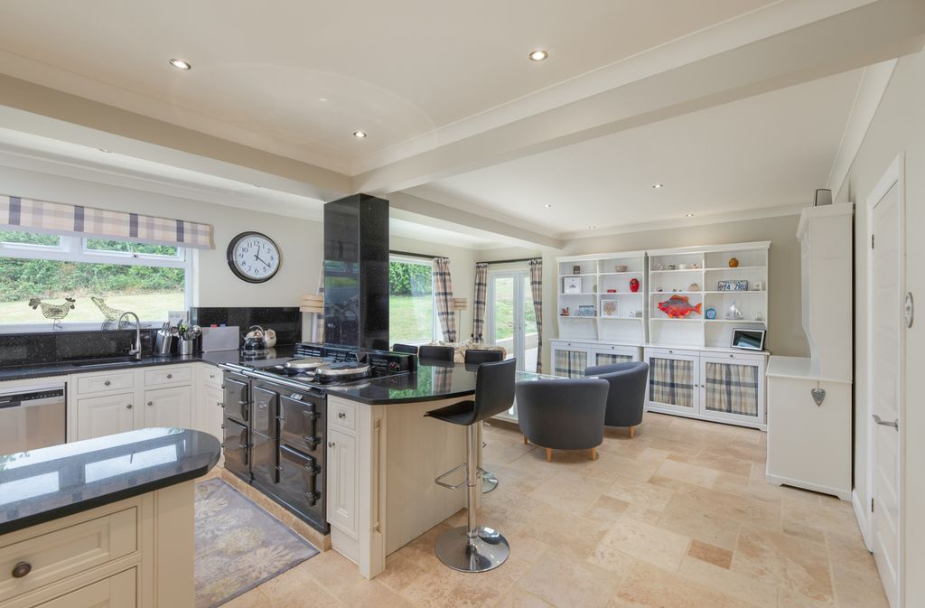 Property photo 3 of 13 Kitchen