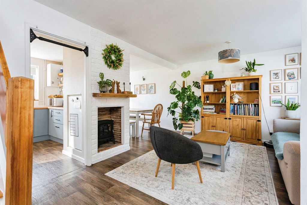 Property photo 2 of 17