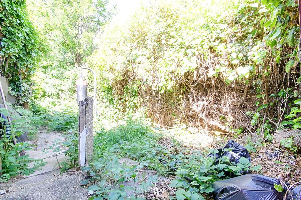 Property photo 2 of 9 Picture No. 10
