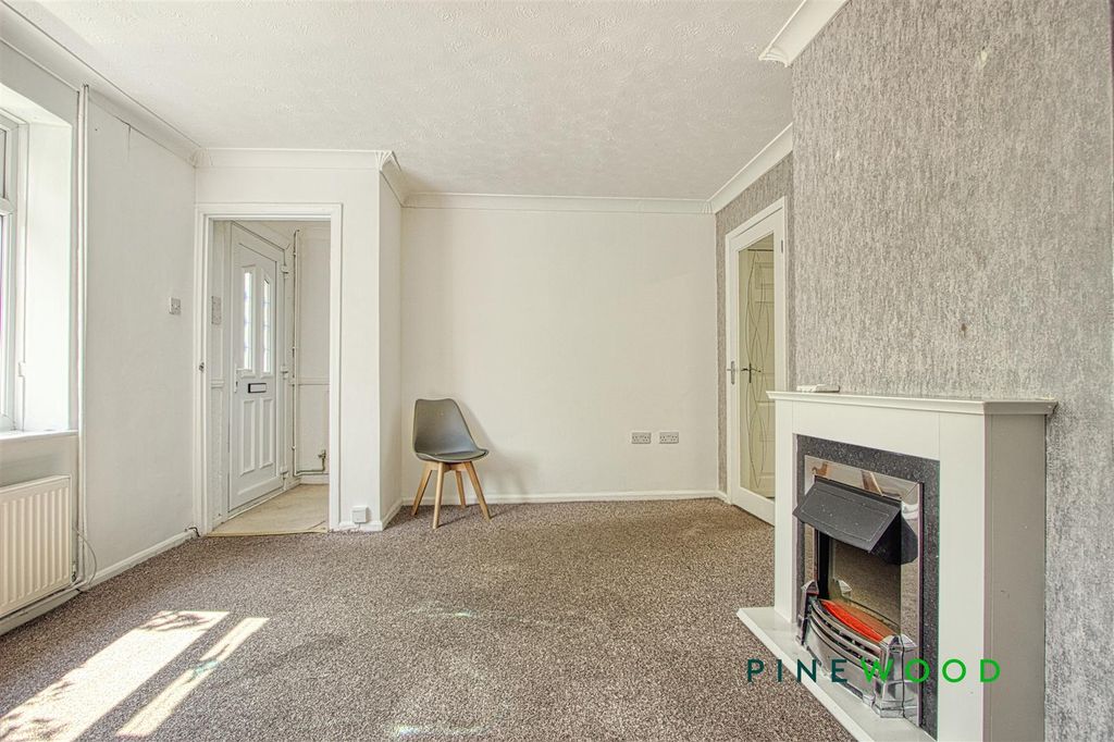 Property photo 2 of 14 Lounge