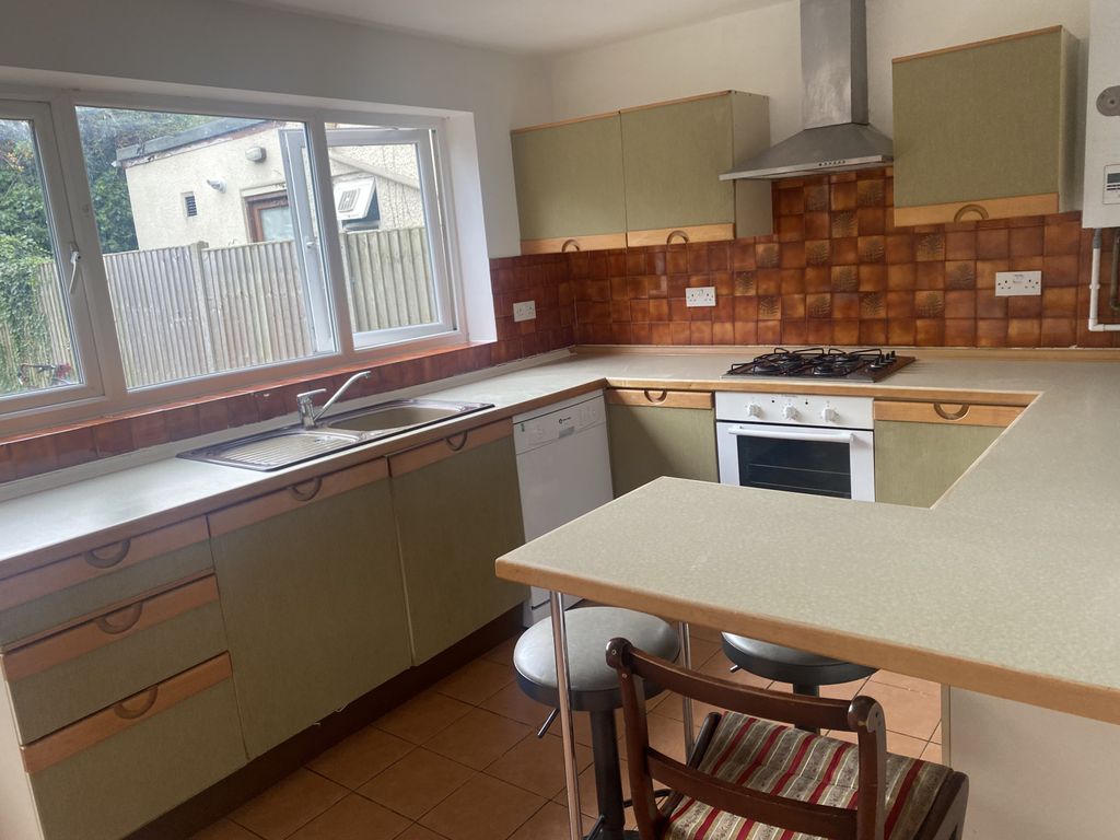 Property photo 2 of 11 Kitchen