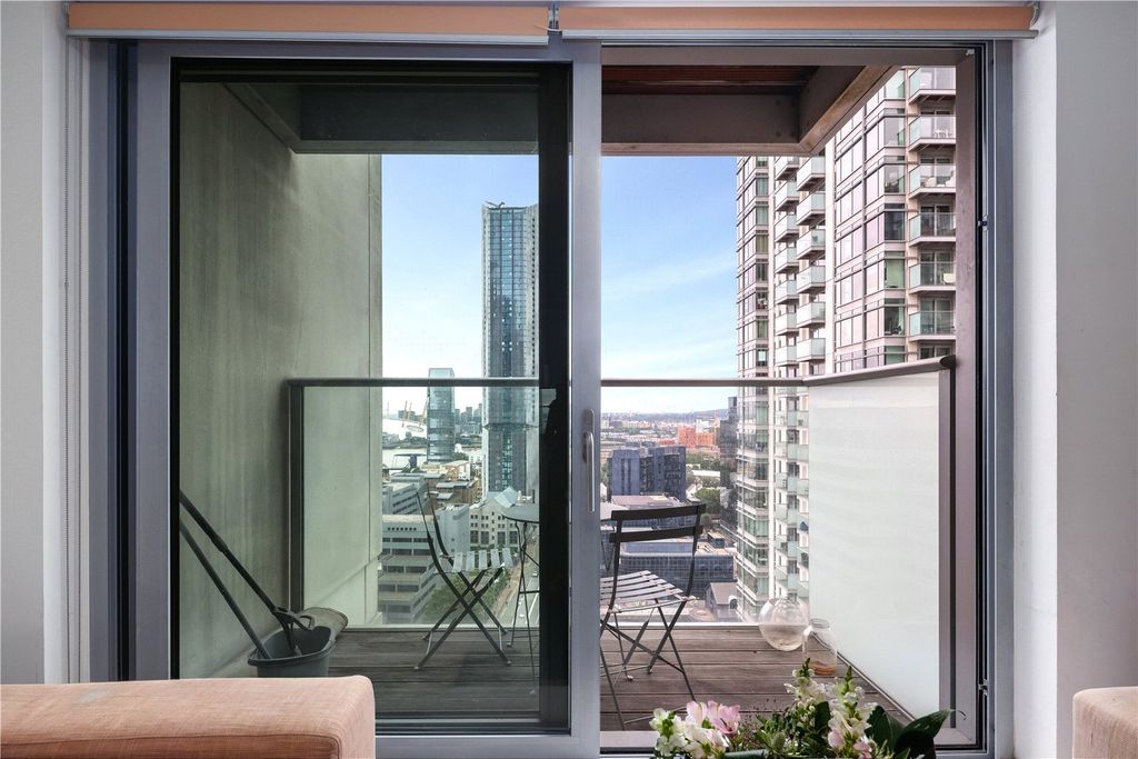 Property photo 3 of 18 Balcony