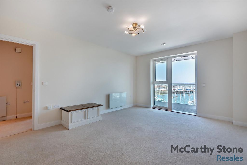 Property photo 2 of 36 8648290-Interior01-800.Jpg