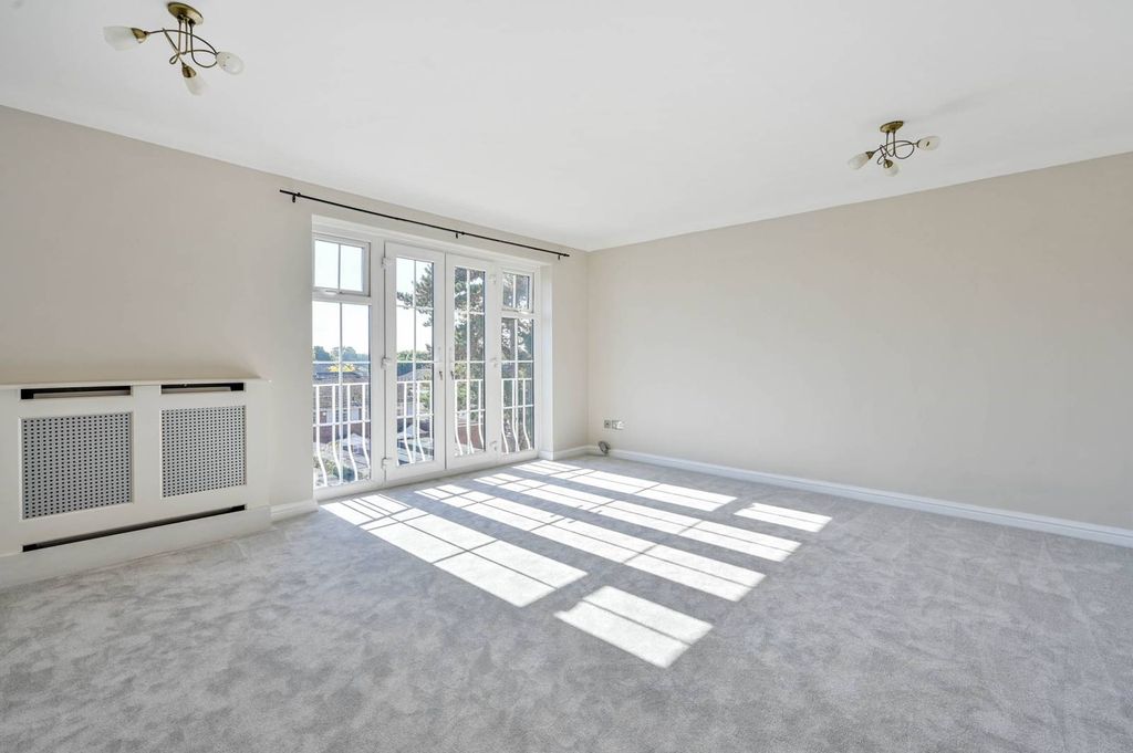 Property photo 3 of 12