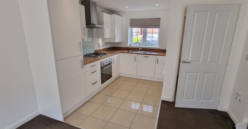 Property photo 2 of 16 Kitchen Open Plan To The Lounge Diner