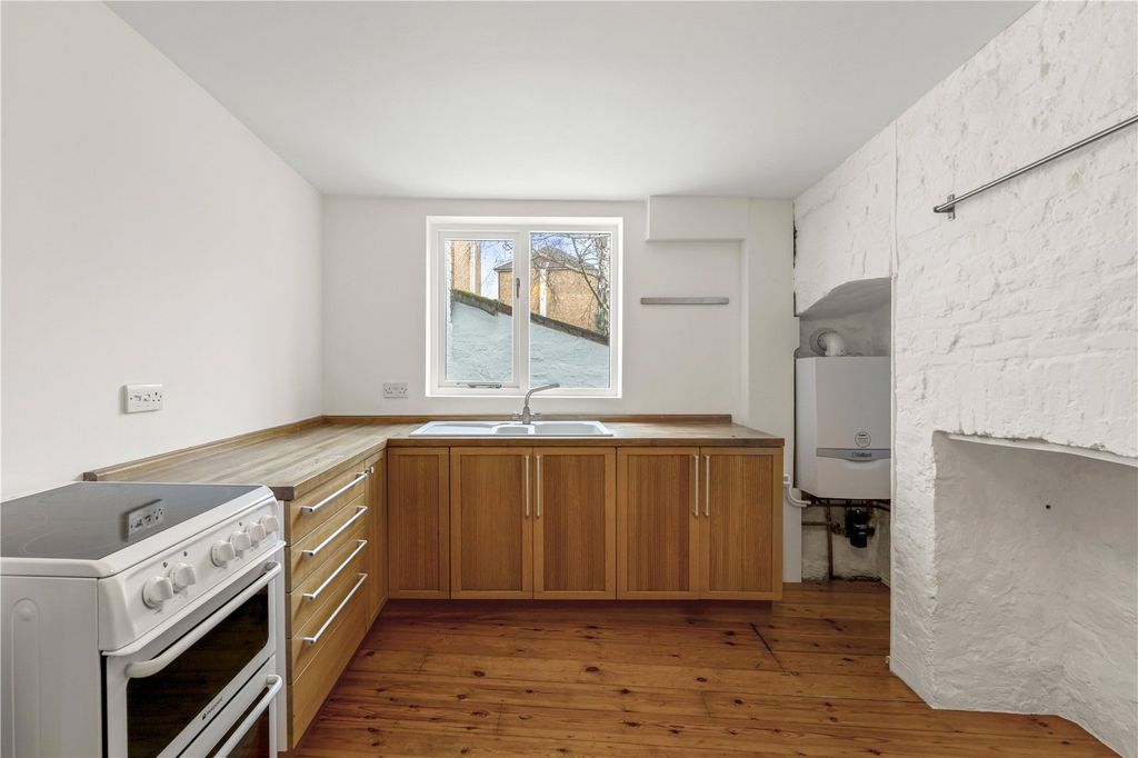 Property photo 3 of 8 Picture No. 18