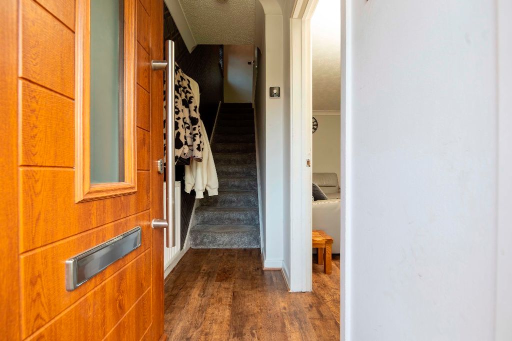 Property photo 2 of 28