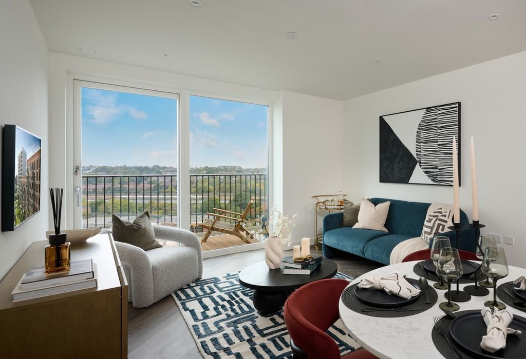 Property photo 2 of 28