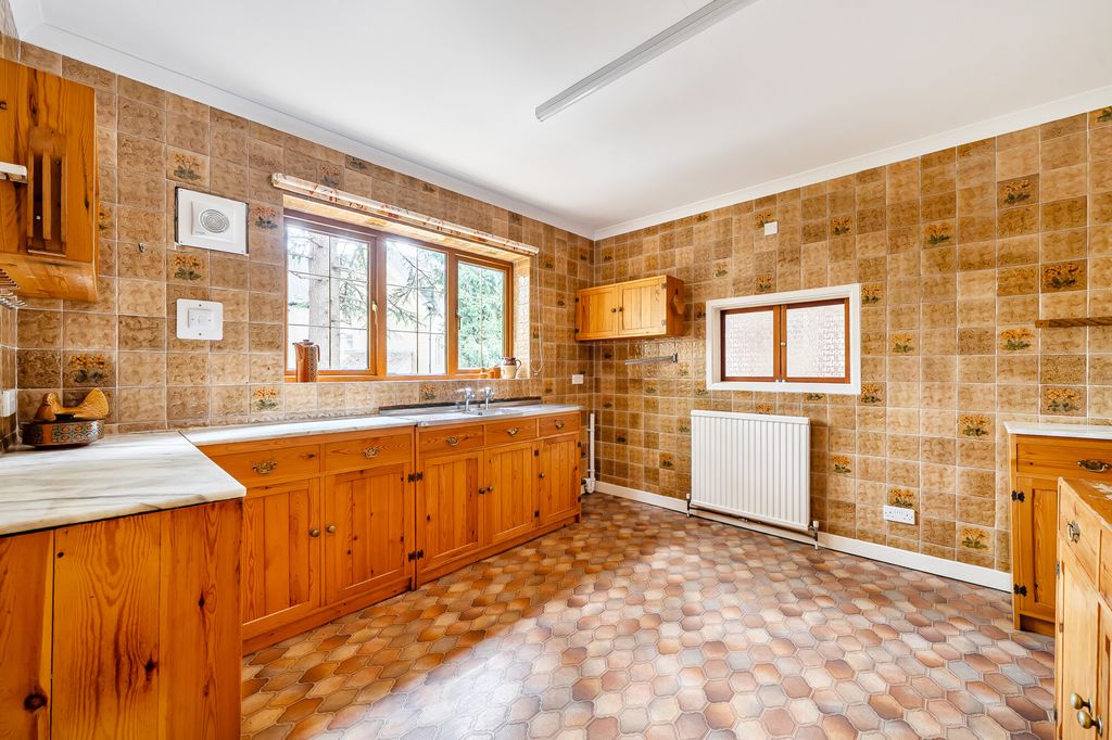 Property photo 3 of 21