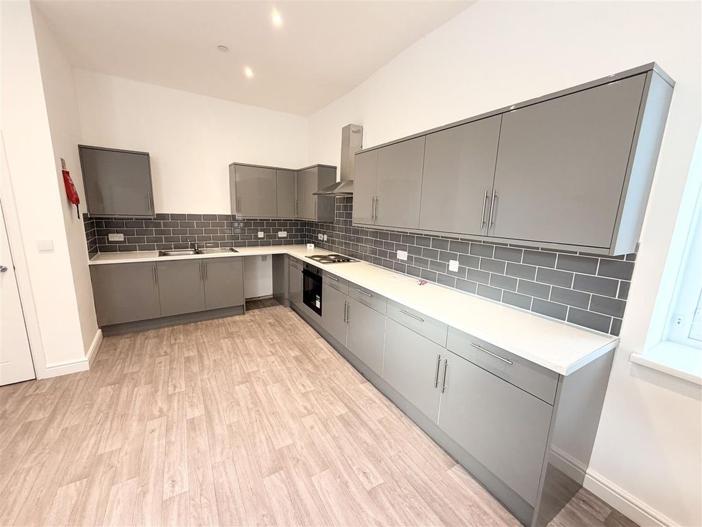 Property photo 3 of 22 Tempimagebzd8Cj.Jpg