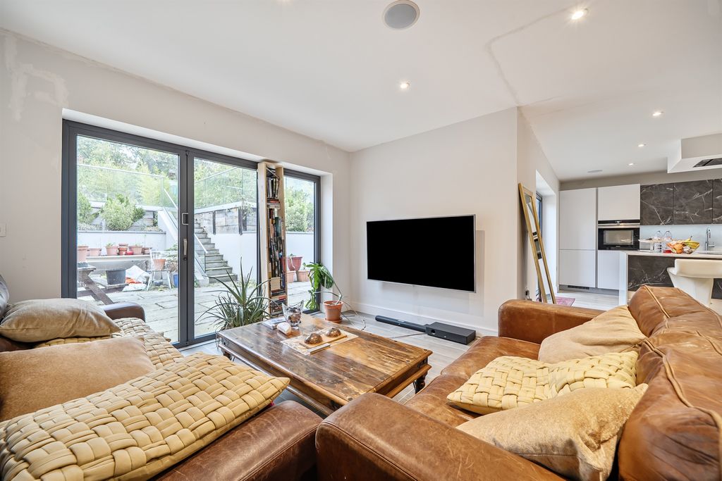 Property photo 3 of 23