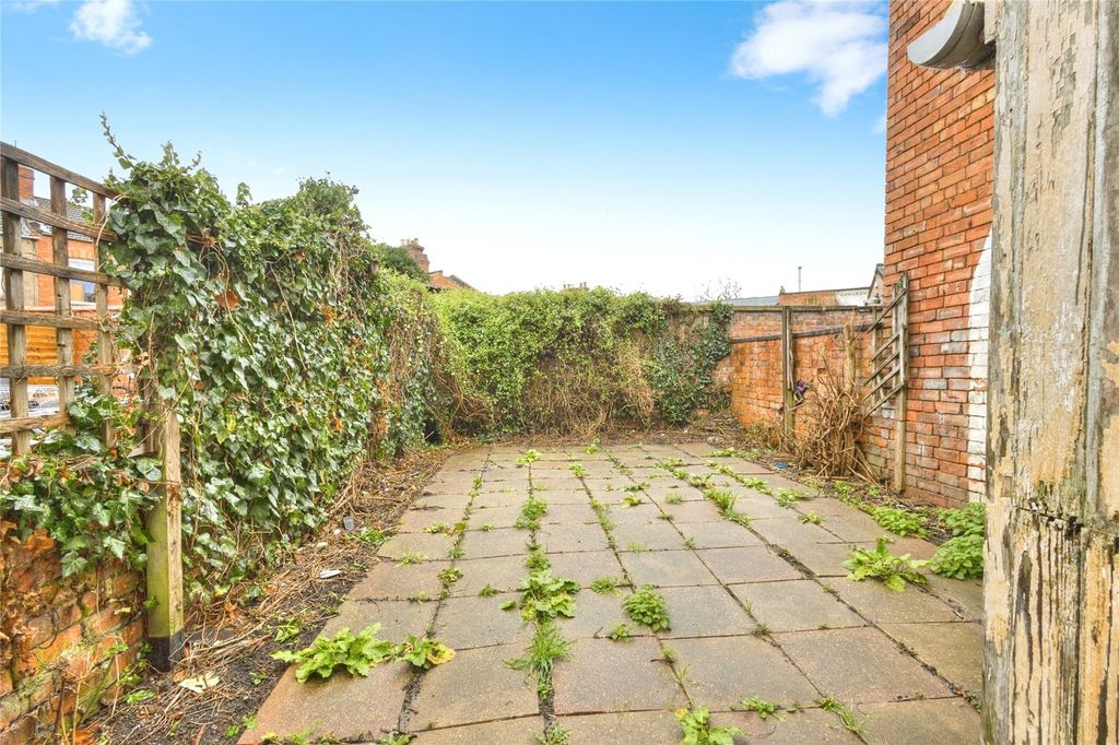 Property photo 2 of 21 Garden