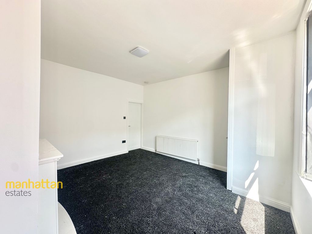 Property photo 3 of 13 Lounge