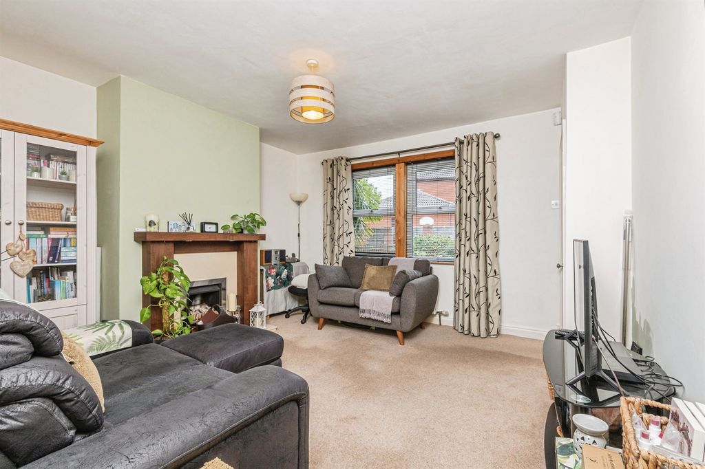 Property photo 2 of 17