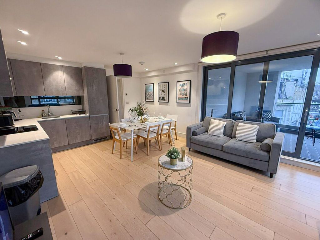 Property photo 1 of 21 Living Room