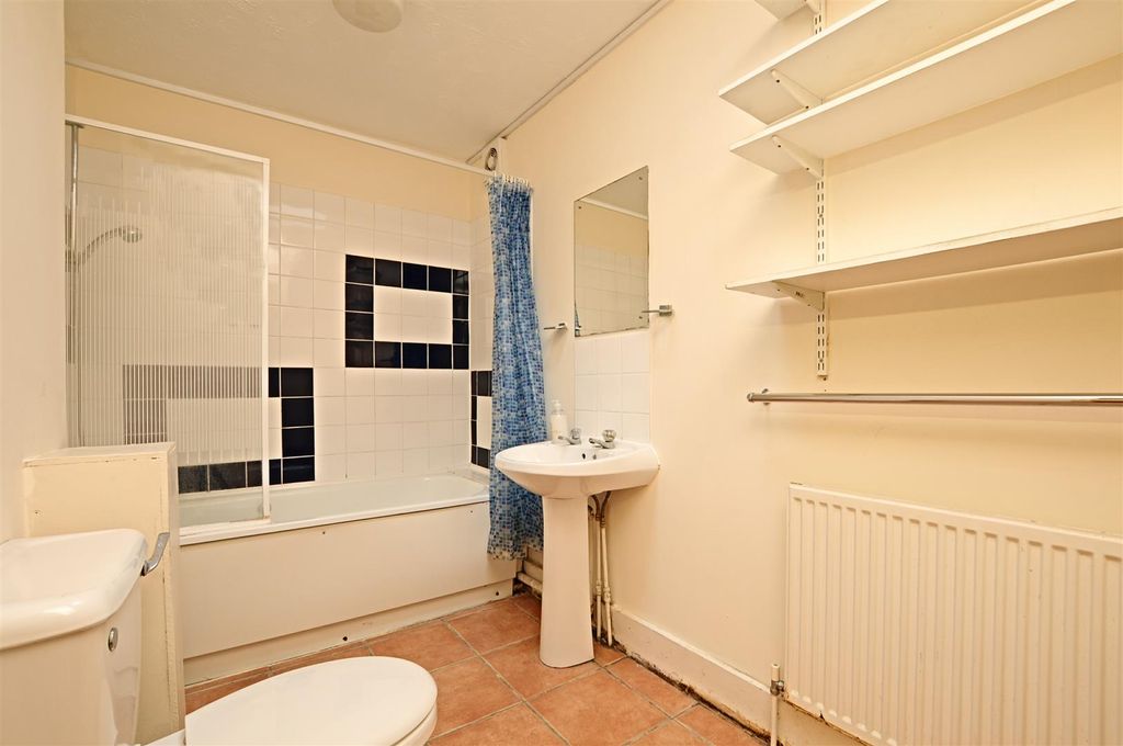 Property photo 3 of 6