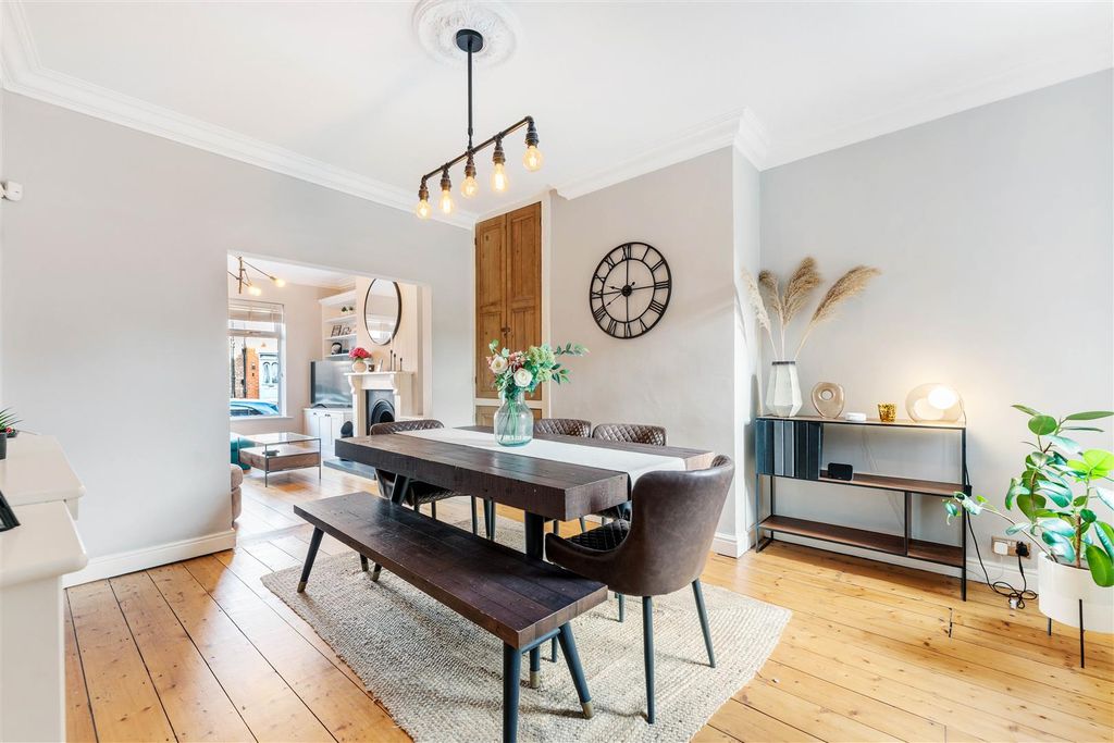 Property photo 2 of 33 Image 2