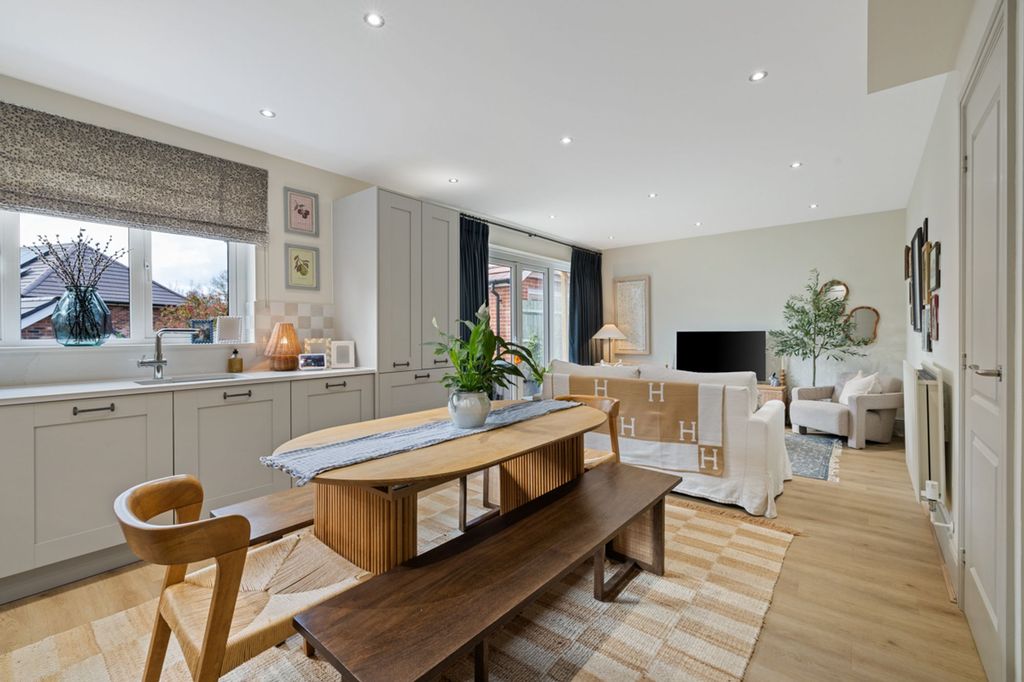 Property photo 1 of 28