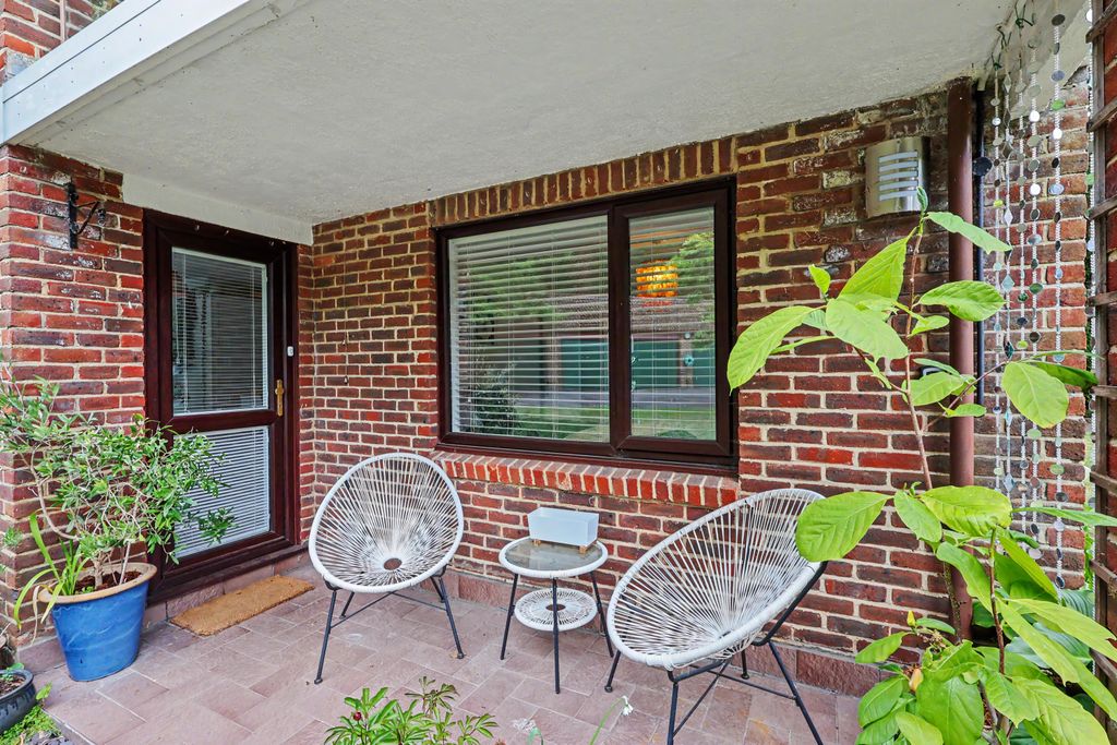 Property photo 2 of 21