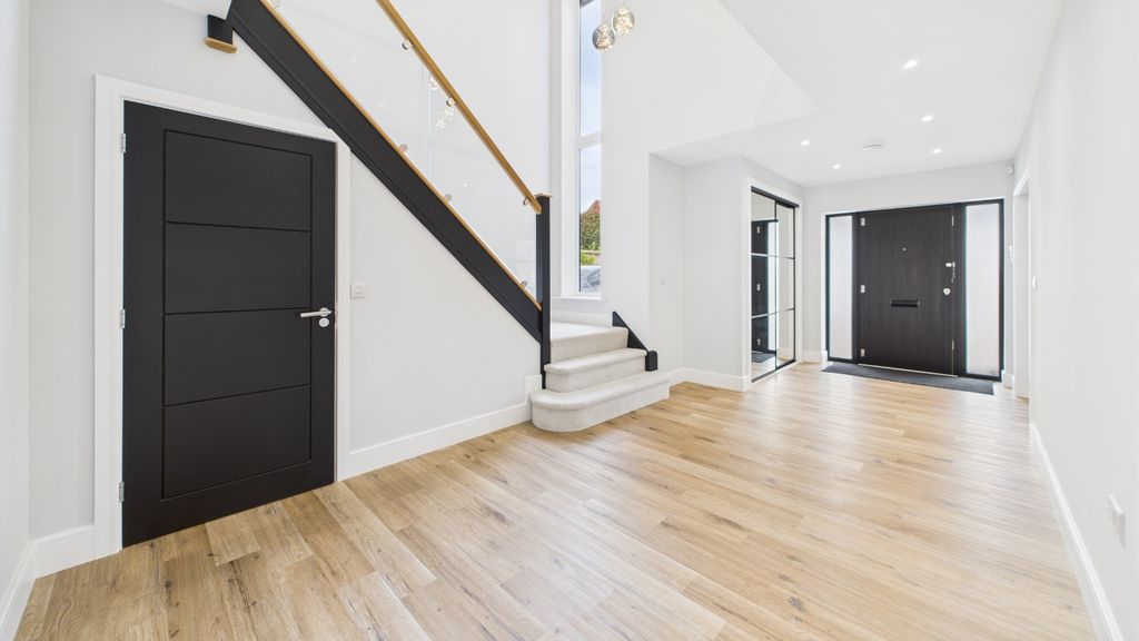 Property photo 3 of 41 3826408