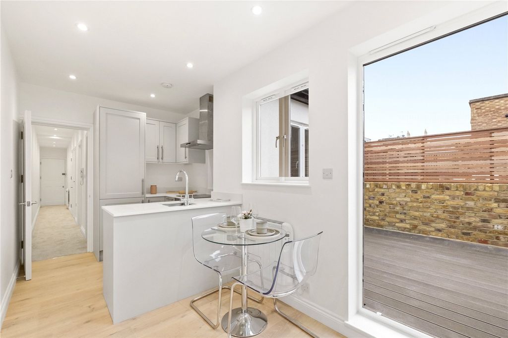 Property photo 2 of 10 Kitchen