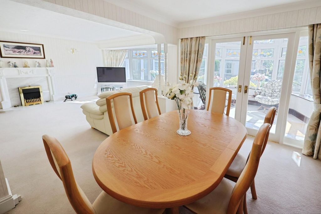 4 bed detached house for saleThe Willows, Bishop Auckland DL14 photo 5