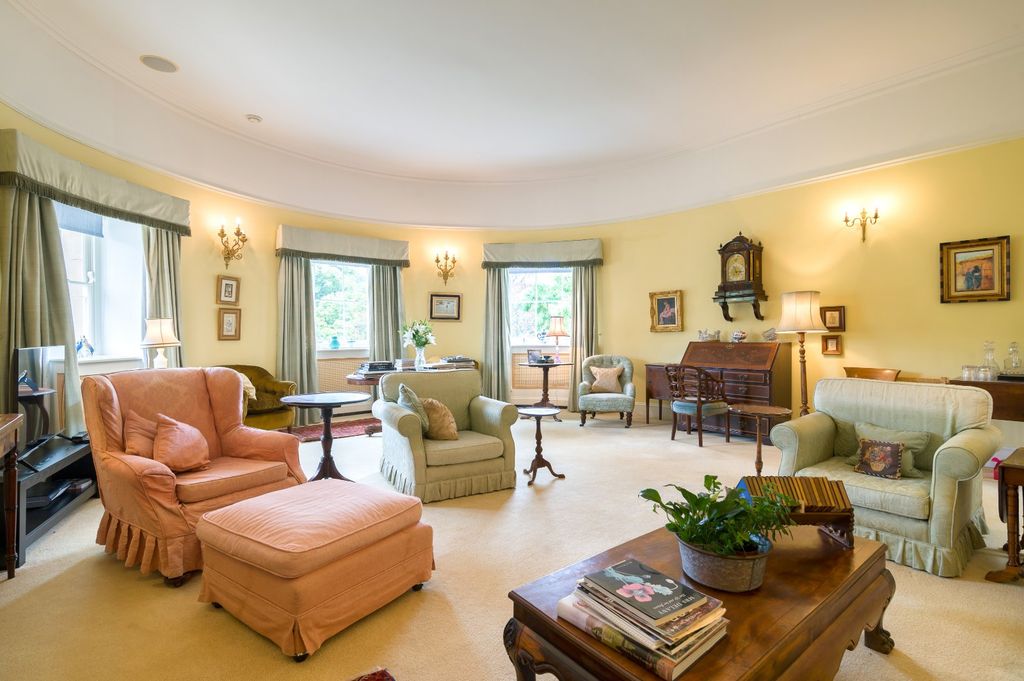 Property photo 3 of 17 Sitting Room