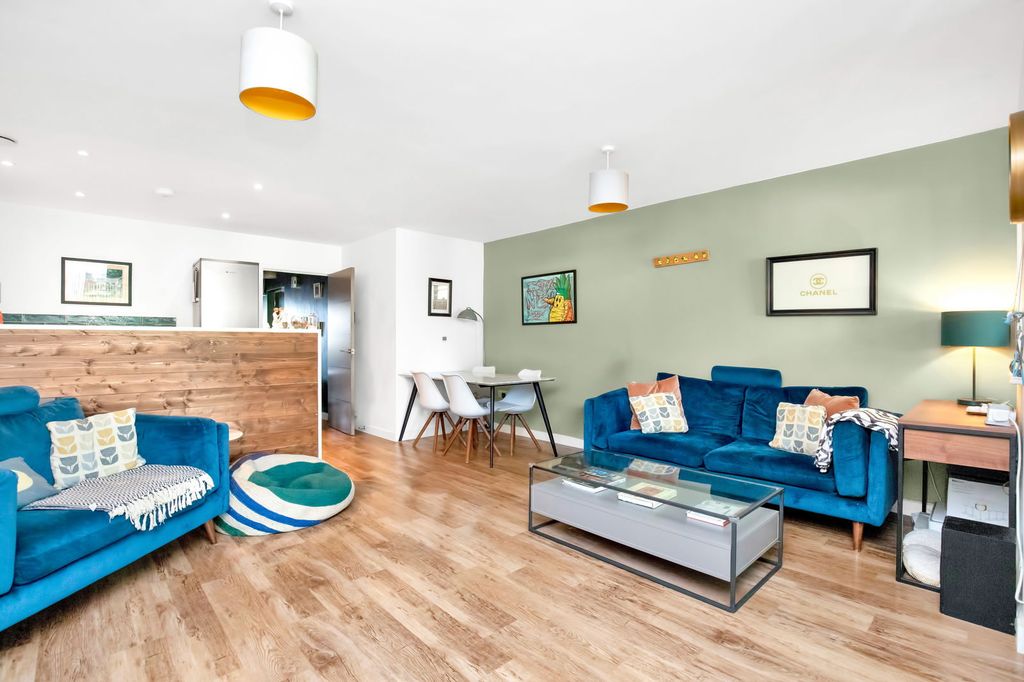 Property photo 3 of 23