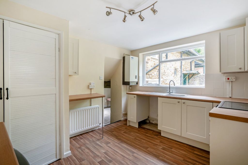 Property photo 3 of 7 Kitchen