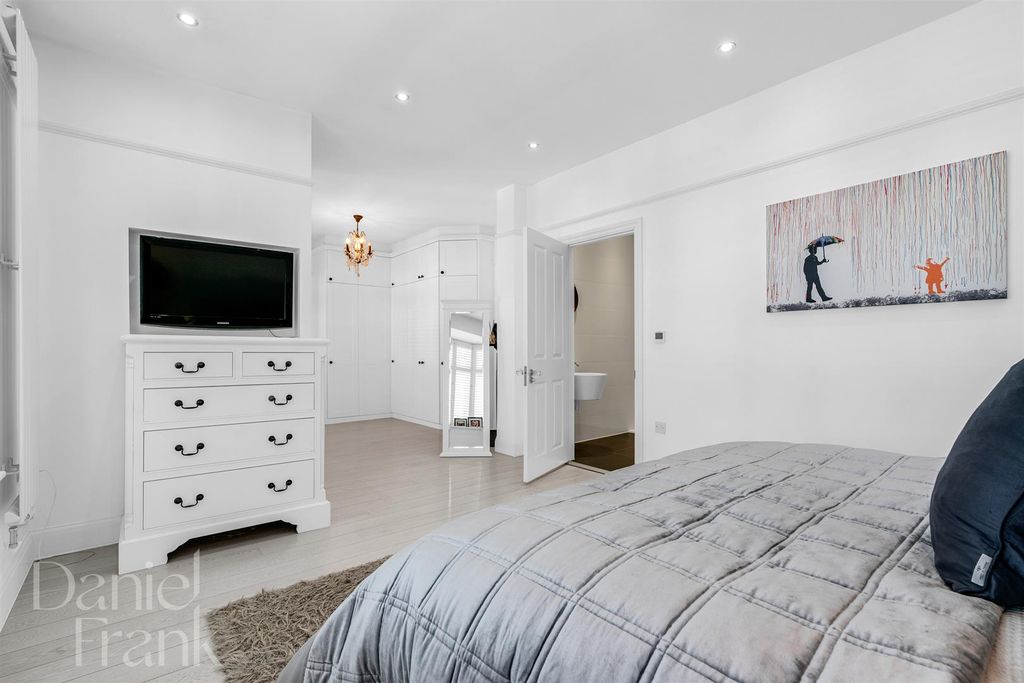 Additional image 34 of 5 bed detached house for saleThe Uplands, Loughton IG10