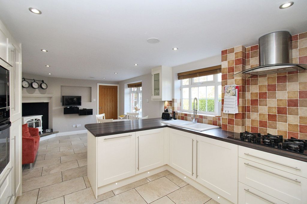 Property photo 3 of 21