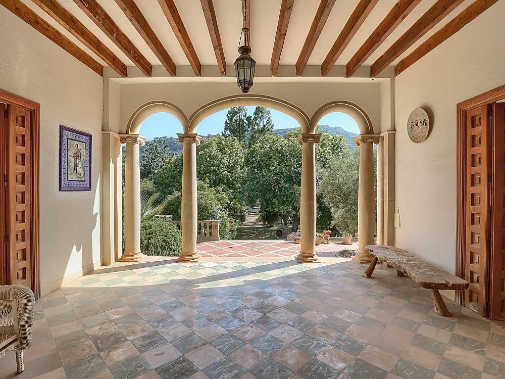 Property photo 1 of 32
