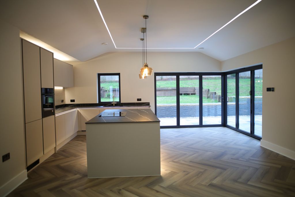 Property photo 3 of 23