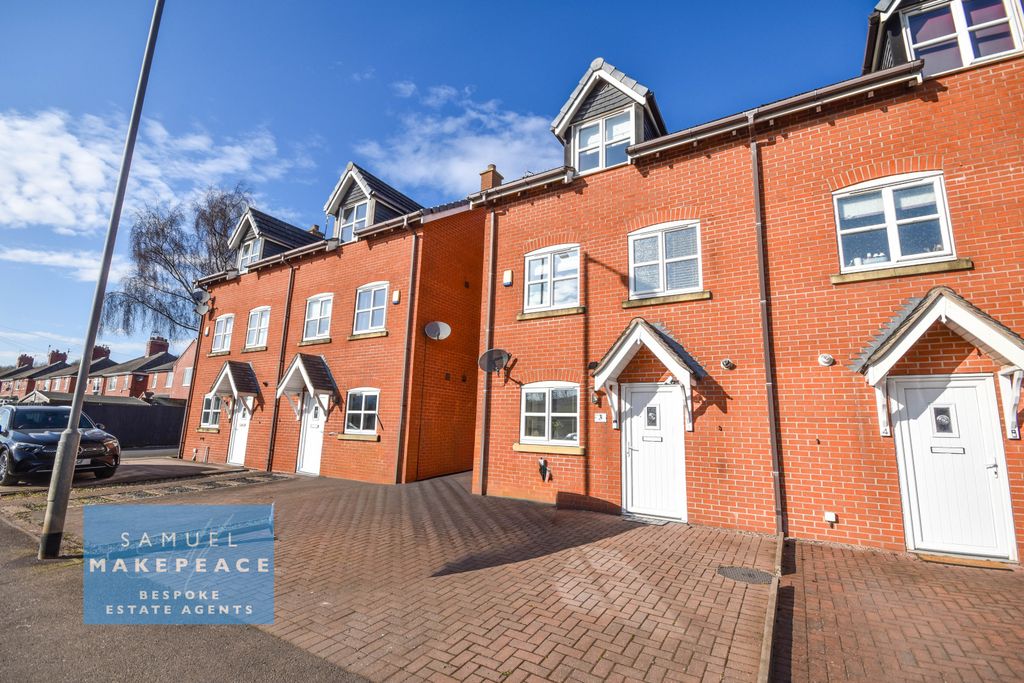 Property photo 1 of 25 Three Bedroom Semi Detached Property