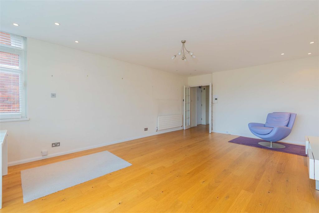Additional image 11 of 2 bed flat for saleWoodhurst South Ray Mead Road, Maidenhead SL6