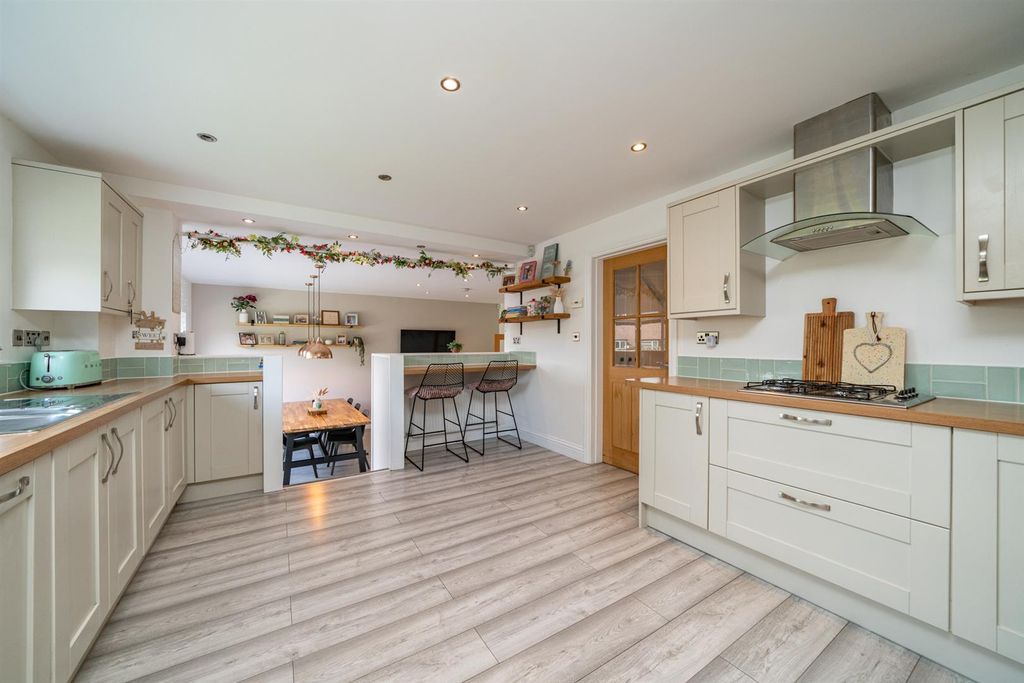 Property photo 1 of 26 Kitchen