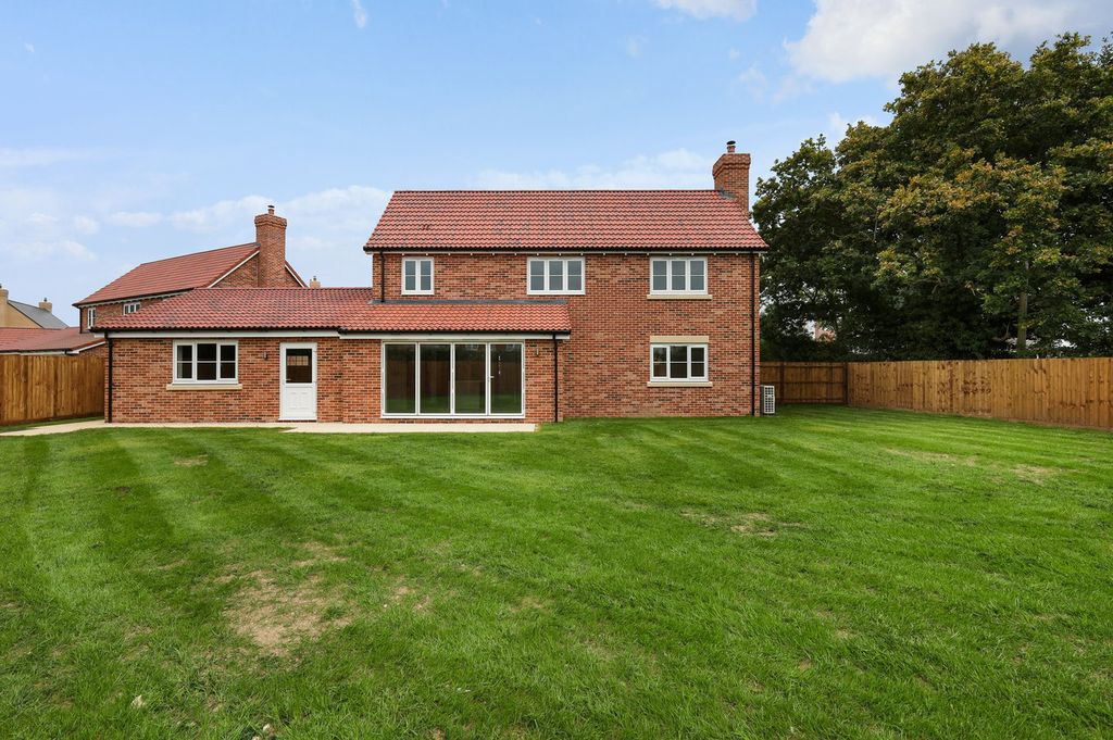 Property photo 2 of 23