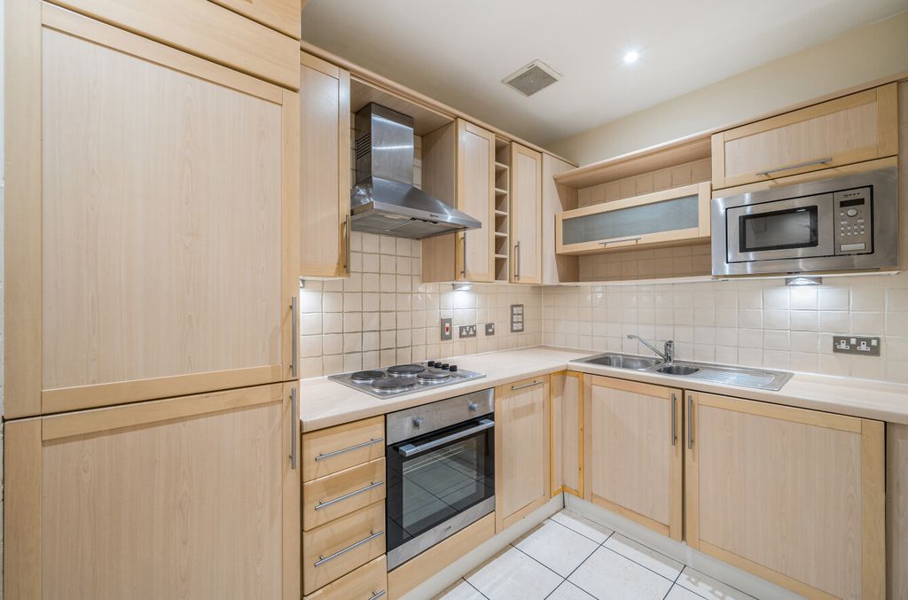 Property photo 3 of 8 1375184-9-6904d67...