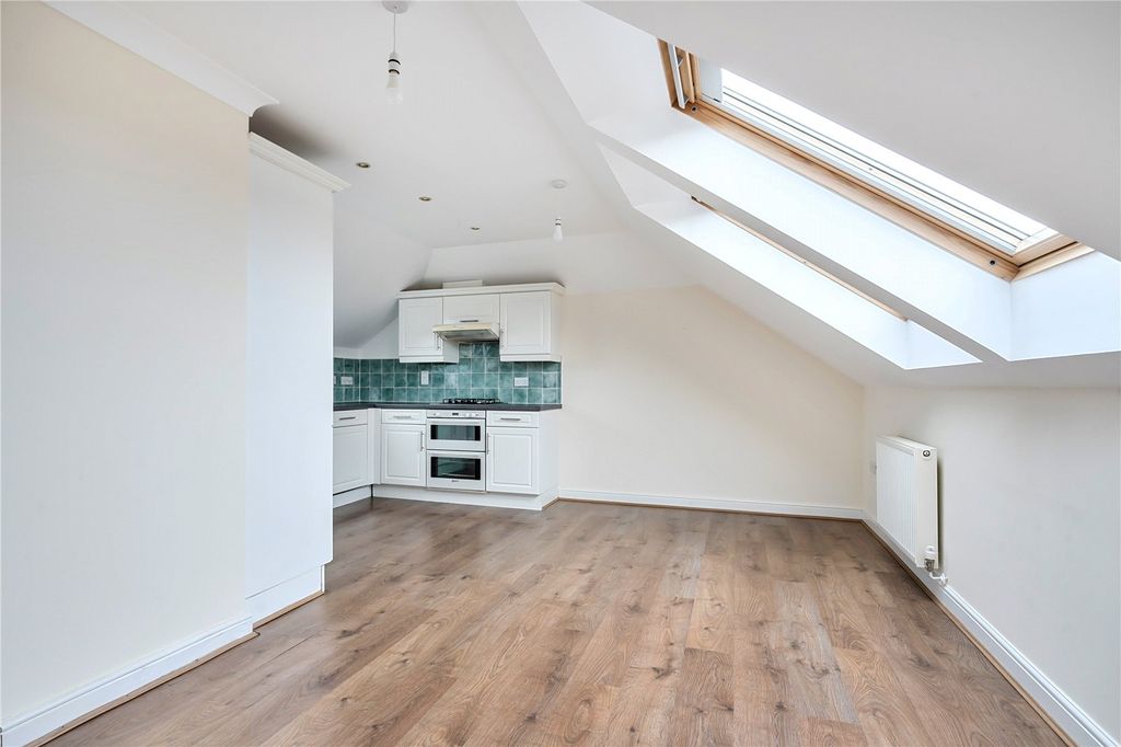 Property photo 2 of 17 Picture No. 14