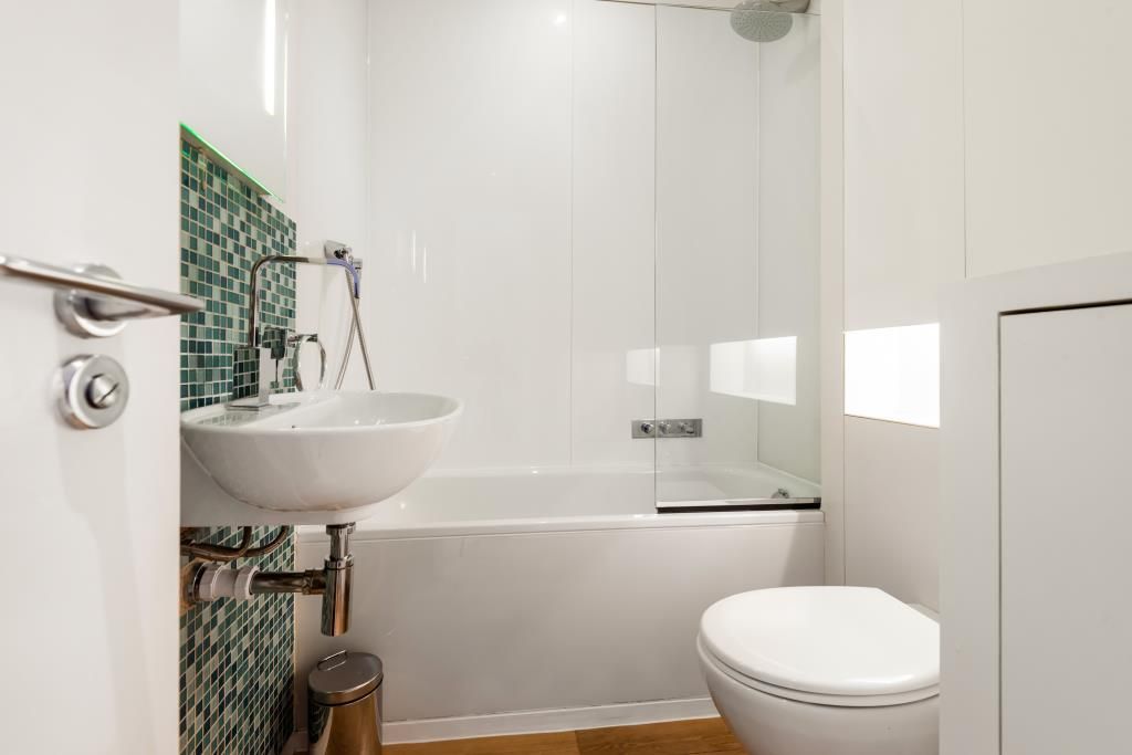 Property photo 3 of 12 Bathroom