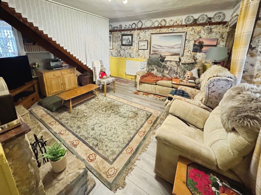 Property photo 3 of 31