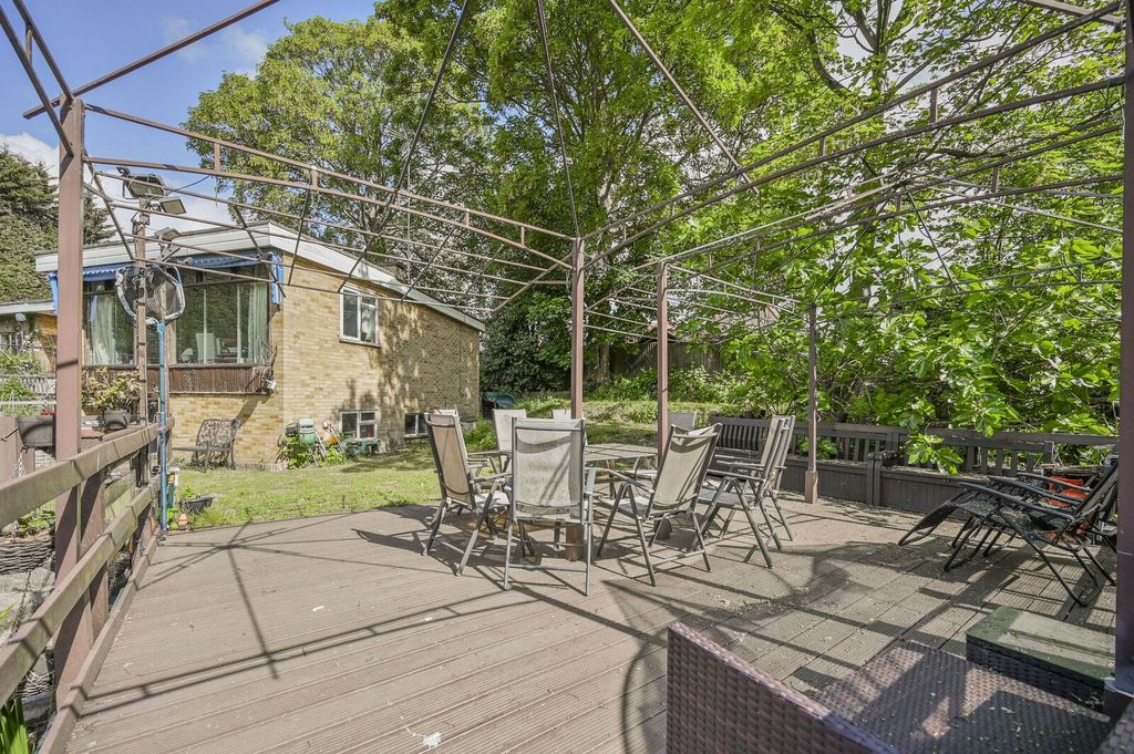 Property photo 3 of 18