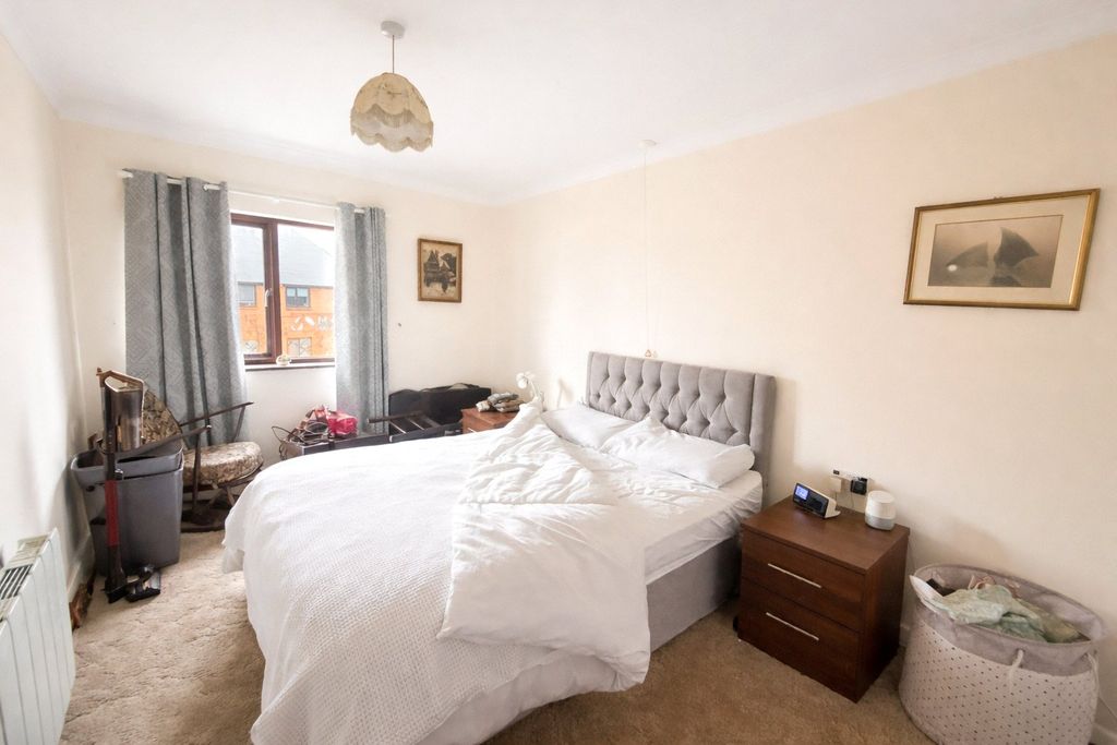 Property photo 2 of 6 Picture No. 12