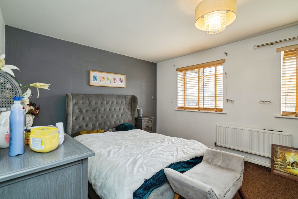 Property photo 3 of 20 Bedroom