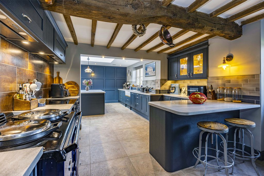 Property photo 2 of 35