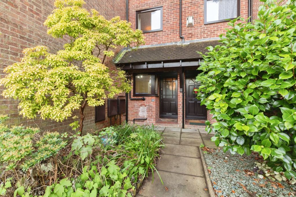 Property photo 3 of 20 Front Garden