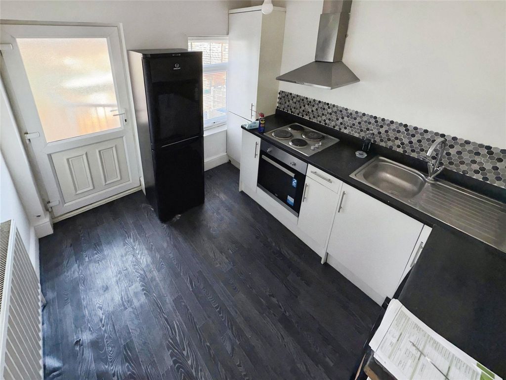 Property photo 2 of 8 Kitchen