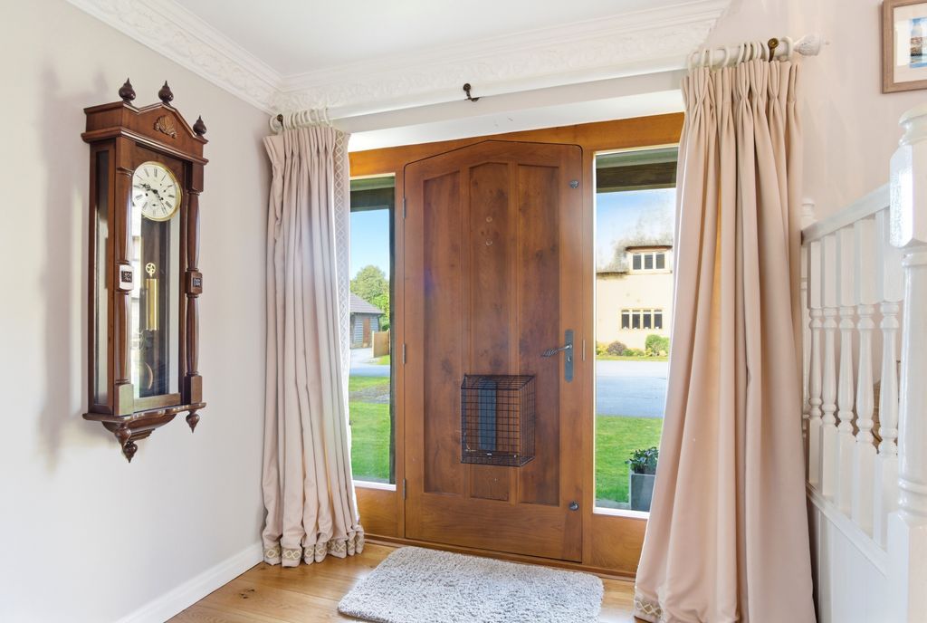 Property photo 3 of 49 Roundhillscourt016