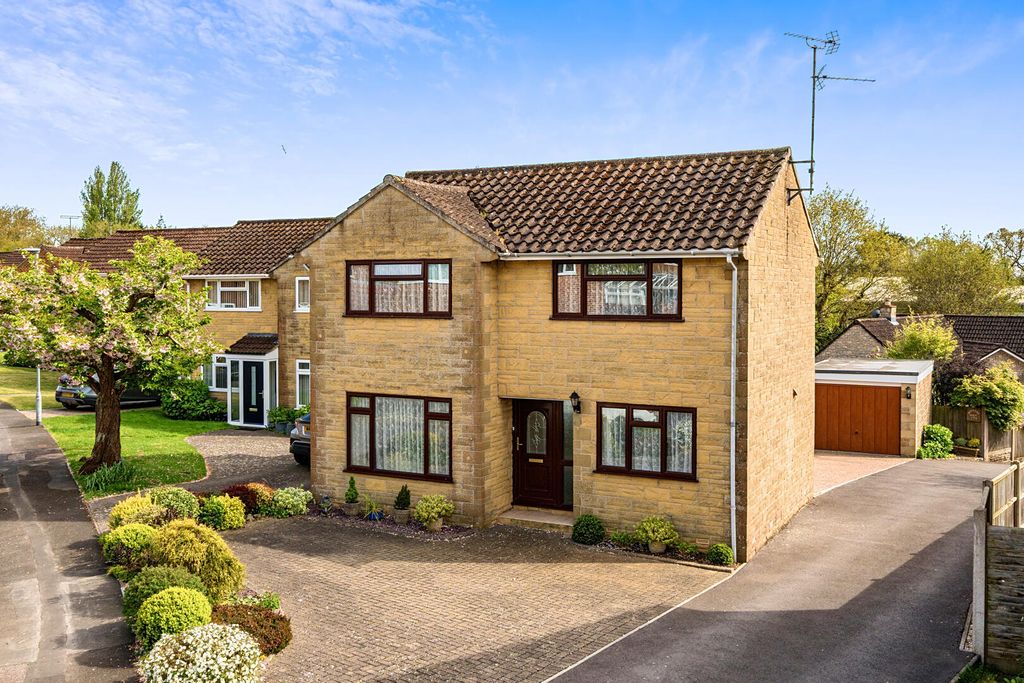 Property photo 1 of 20 Front (Exterior)